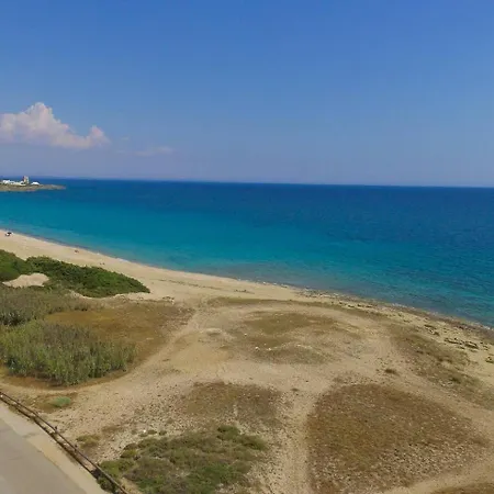 Villa Azzurra Con Piscina E Con Vista Mare Fronte Specchiarica Di San Pietro In Bevagna Torre Colimena