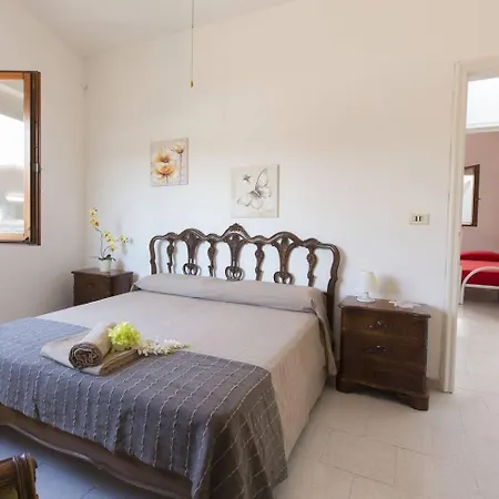 Villa Azzurra Con Piscina E Con Vista Mare Fronte Specchiarica Di San Pietro In Bevagna