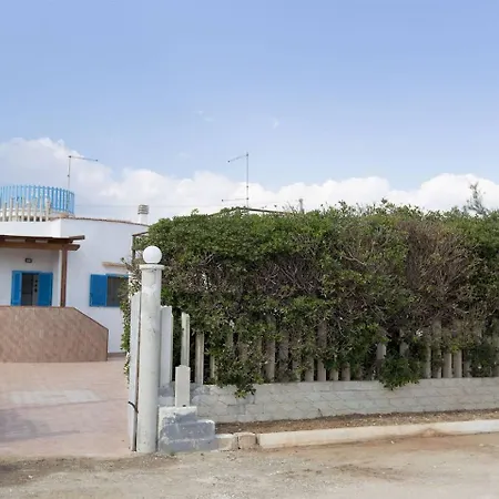 Azzurra Con Piscina E Con Vista Mare Fronte Specchiarica Di San Pietro In Bevagna Villa *